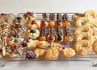 Fursecuri șprițate cu pistolul, cu presa sau cu poșul – rețeta de biscuiți fragezi simpli sau decorați Fursecuri sprițate cu pistolul sau cu poșul - rețeta de biscuiți fragezi simpli sau decorați savori urbane