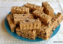 Prăjitura cu foi de bezea cu nucă și cremă de cafea (ness) și ciocolată – rețeta de prăjitură Durere Prăjitura cu foi de bezea cu nucă și cremă de cafea (ness) și ciocolată - rețeta de prăjitură Durerea sau Francisca savori urbane