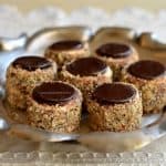 Saraberne sau tobițe – rețeta de bezele Sarah Bernhardt cu nucă și cremă de ciocolată