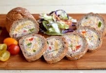 Baghetă umplută cu cremă de brânză, șuncă, ouă fierte – rețeta de baghete aperitiv Baghetă umplută cu cremă de brânză, șuncă, ouă fierte - rețeta de baghete aperitiv savori urbane