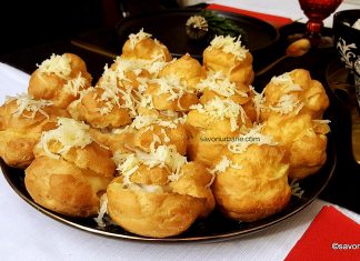Choux aperitiv umplute cu ciuperci sau sos de cașcaval Choux aperitiv umplute cu ciuperci sau sos de cașcaval reteta savori urbane