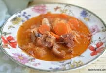 Ciorbă de varză murată cu afumătură (ciolan, costiță, cârnați afumați) Ciorbă de varză murată cu afumătură (ciolan, costiță, cârnați afumați) reteta savori urbane