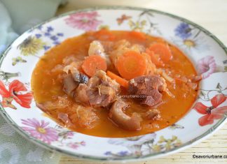 Ciorbă de varză murată cu afumătură (ciolan, costiță, cârnați afumați) Ciorbă de varză murată cu afumătură (ciolan, costiță, cârnați afumați) reteta savori urbane