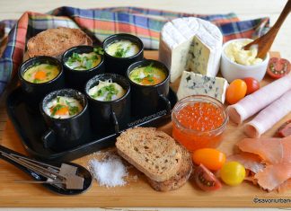 Ouă poșate în ceașcă, borcănel sau ramekin – rețeta de coddled eggs la abur Ouă poșate în ceașcă, borcănel sau ramekin - rețeta de coddled eggs savori urbane