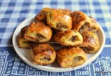 Pateuri cu carne tocată, ceapă și aluat foietaj Pateuri cu carne tocată, ceapă și aluat foietaj reteta savori urbane