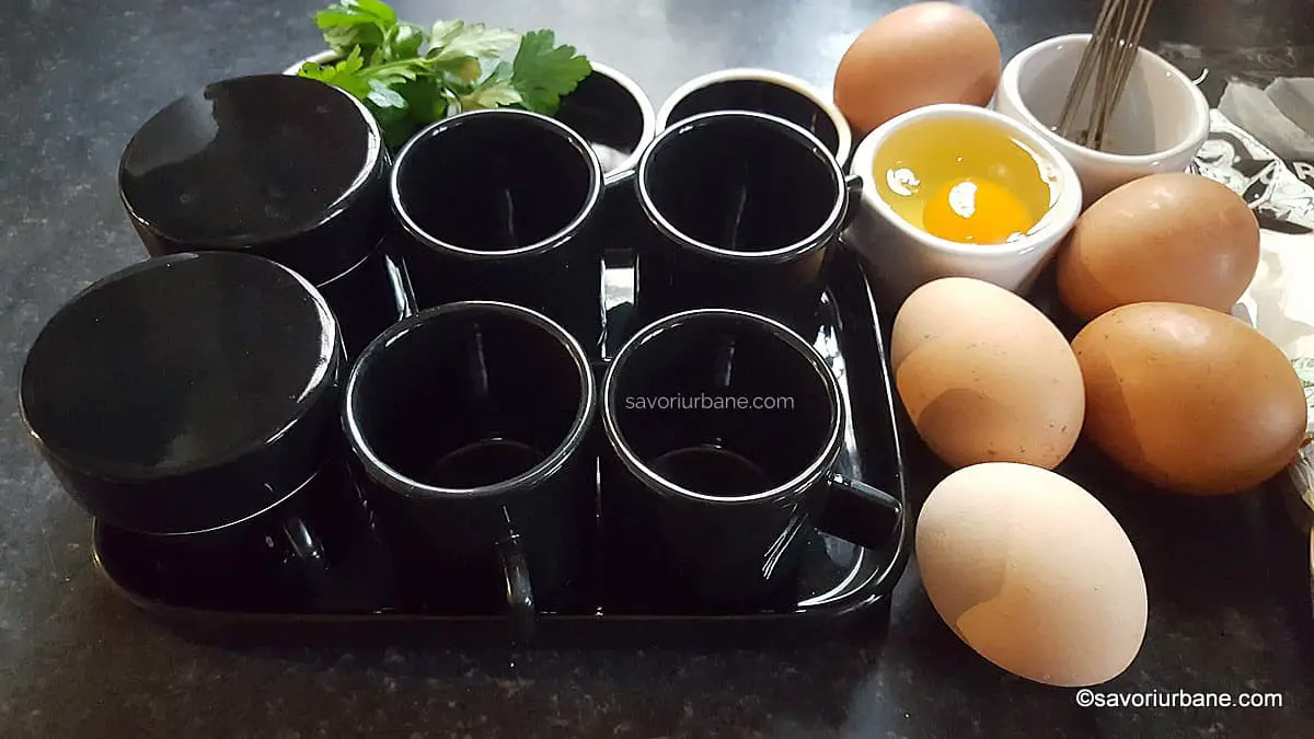 cescute cu capac pentru coddled eggs sau oua posate la abur