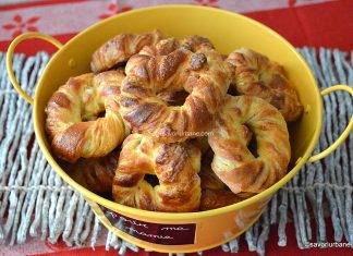 Covrigi răsuciți cu unt și caramel – rețeta de covrigi pufoși de casă Covrigi răsuciți cu unt și caramel - rețeta de covrigi pufoși de casă savori urbane