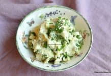 Cremă de brânză de burduf, frământată, caș sau telemea cu ceapă verde și mărar sau pătrunjel Cremă de brânză de burduf, frământată, caș sau telemea cu ceapă verde și mărar reteta savori urbane