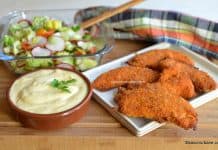 Crispy de pui la air fryer sau friteuză cu aer cald – rețeta de piept de pui în crustă crocantă Crispy de pui la air fryer sau friteuză cu aer cald - rețeta de piept de pui în crustă crocantă savori urbane