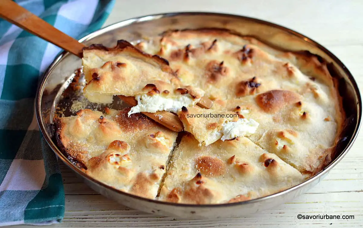 Plăcintă simplă cu brânză la cuptor - rețeta de focaccia di Recco (fără drojdie) savori urbane