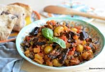 Caponata siciliană – rețeta de tocană de legume cu vinete rumenite la cuptor Caponata siciliană - rețeta de tocană de legume cu vinete rumenite savori urbane