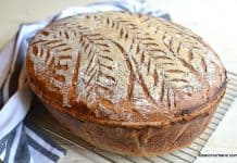 Pâine neagră de casă – rețeta de pâine cu făină de secară, făină neagră și semințe Pâine neagră de casă - rețeta de pâine cu făină de secară, făină neagră și semințe savori urbane