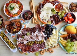 Platou cu aperitive italiene – rețete de antipasti cu mezeluri de Mangaliță, brânză, legume, fructe Platou cu aperitive italiene - rețete de antipasti cu mezeluri, brânză, legume, fructe savori urbane