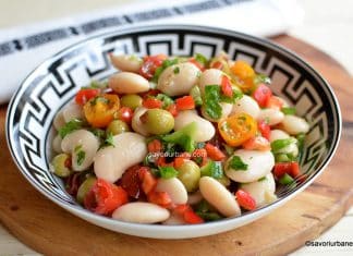 Salată de post cu fasole boabe, usturoi, măsline și dressing în stil mediteraneean Salată de post cu fasole boabe, usturoi, măsline și dressing în stil mediteranean reteta savori urbane