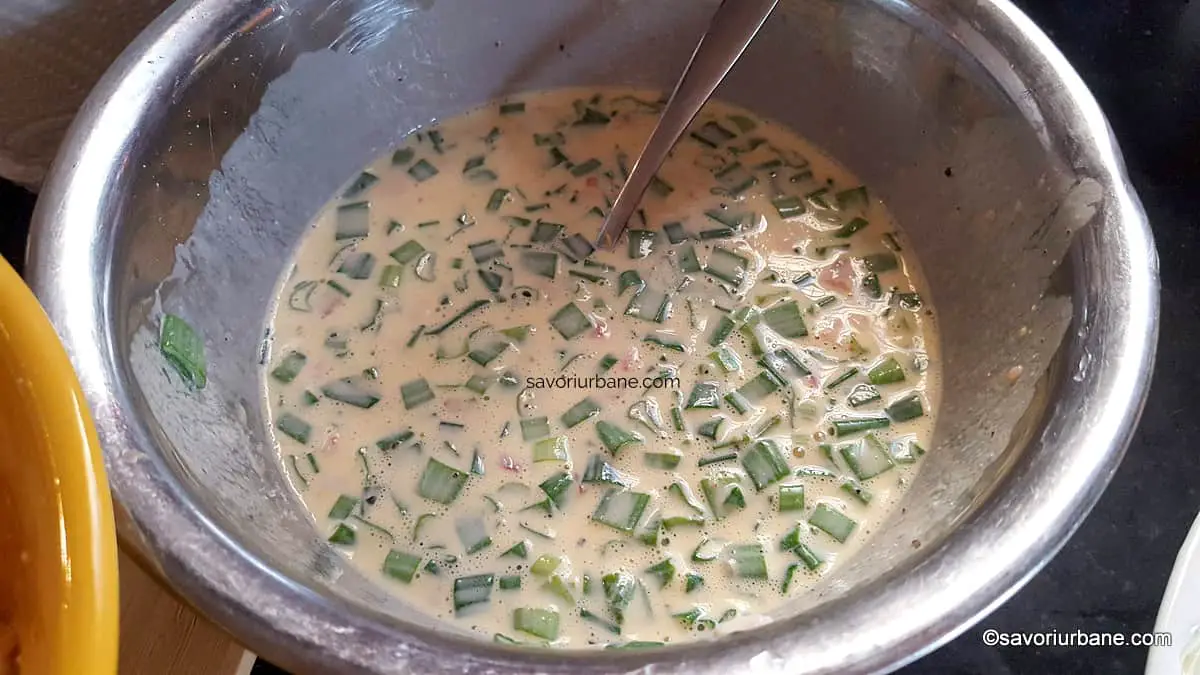 crema de oua cu smantana ceapa verde sunca pentru quiche sau budinca sarata