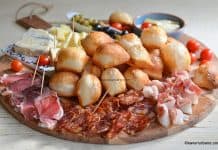 Crescentine sau gogoșele aperitiv în stil italian – rețeta de gnocco fritto sau torta fritta Crescentine sau gogoșele aperitiv în stil italian - rețeta de gnocco fritto sau pane fritto savori urbane