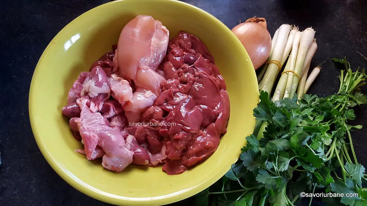Ingrediente pentru drob de Paști din organe și carne de pasăre savori
