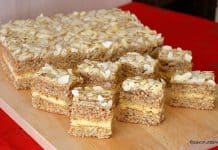 Prăjitura Amaretto cu foi de bezea cu nucă și cremă cu lichior de migdale Prăjitura Amaretto cu foi de bezea și cremă de migdale reteta savori urbane