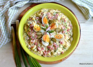 Salată ungurească de cartofi cu ouă, castraveți murați și șuncă afumată (bacon, kaiser) Salată ungurească de cartofi cu ouă, castraveți murați și șuncă afumată (bacon, kaiser) rețeta savori urbane