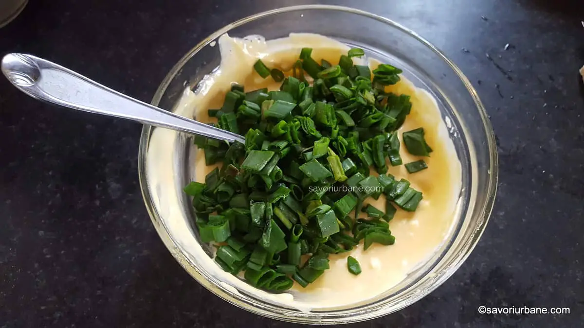 cum se face cea mai buna maioneza de casa sos cu cozi de ceapa verde (1)