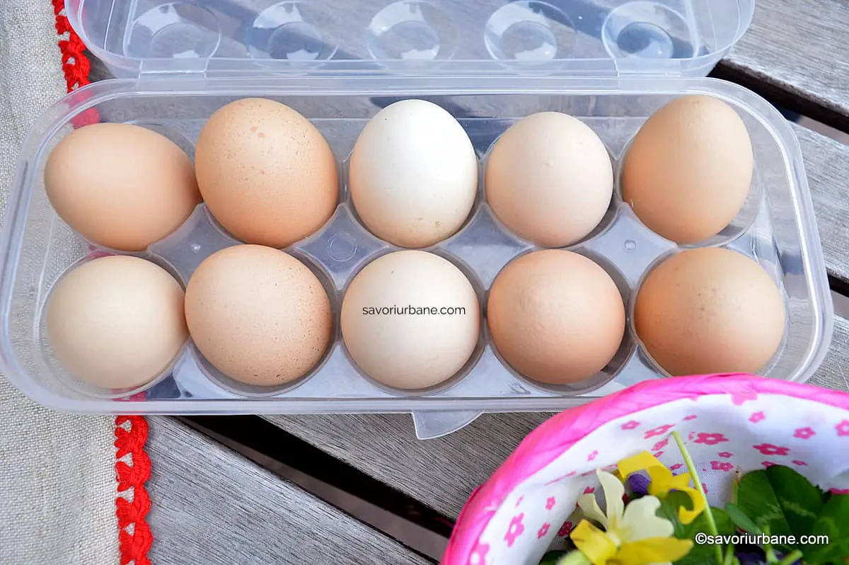 oua cu coaja deschisa la culoare pentru vopsit de pasti