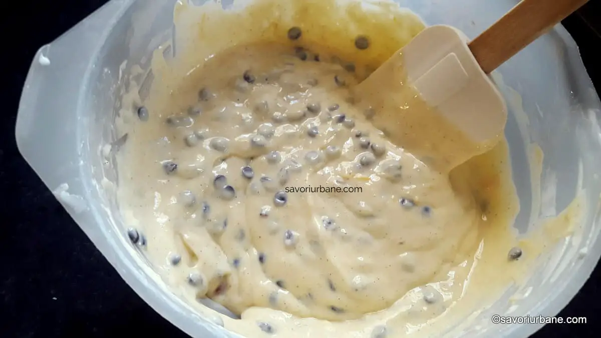 preparare crema fina pentru pasca cu iaurt si albusuri batute bezea (3)