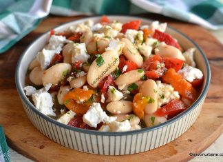 Salată cu ardei copți, roșii, brânză, usturoi și fasole boabe sau năut, linte Salată cu ardei copți, fasole boabe, telemea sau feta și usturoi reteta savori urbane