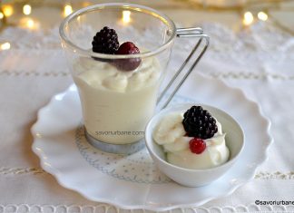 Cremă de ciocolată albă cu iaurt și frișcă naturală – rețeta de mousse lejer și aerat Crema de ciocolată albă cu iaurt și frișcă naturală - mousse lejer și aerat rețeta savori urbane