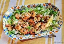 Creveți la tigaie – rețeta simplă și rapidă de creveți cu usturoi, lămâie și unt Creveți la tigaie - rețeta simplă și rapidă de creveți cu usturoi, lămâie și unt savori urbane