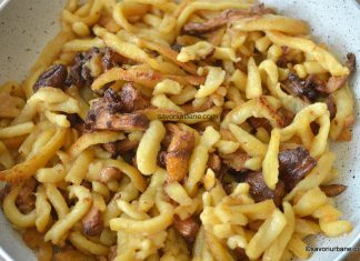 Gălbiori cu smântână, parmezan și găluște nemțești rumenite (Spätzle) Gălbiori cu smântână, parmezan și găluște nemțești rumenite (Spätzle) rețeta savori urbane
