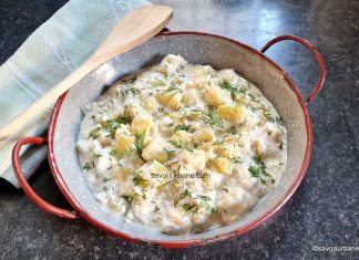 Mâncare de dovlecei cu iaurt sau smântână, usturoi și mărar Mâncare de dovlecei cu usturoi, iaurt sau smântână și mărar reteta savori urbane