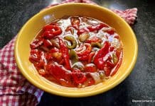 Salată simplă de ardei copți tăiați în fâșii – rețeta clasică cu sau fără usturoi + VIDEO Salată simplă de ardei copți - rețeta clasică cu sau fără usturoi savori urbane