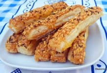 Sărățele din foietaj cu cașcaval și chimen – rețeta de saleuri simple foietate Sărățele din foietaj cu cașcaval și chimen - rețeta de saleuri simple savori urbane