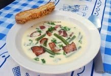 Supă cremoasă cu fasole verde păstăi, smântână și șuncă Supă cremă cu fasole verde păstăi, smântână și bacon crocant reteta savori urbane
