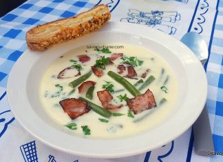 Supă cremoasă cu fasole verde păstăi, smântână și șuncă Supă cremă cu fasole verde păstăi, smântână și bacon crocant reteta savori urbane