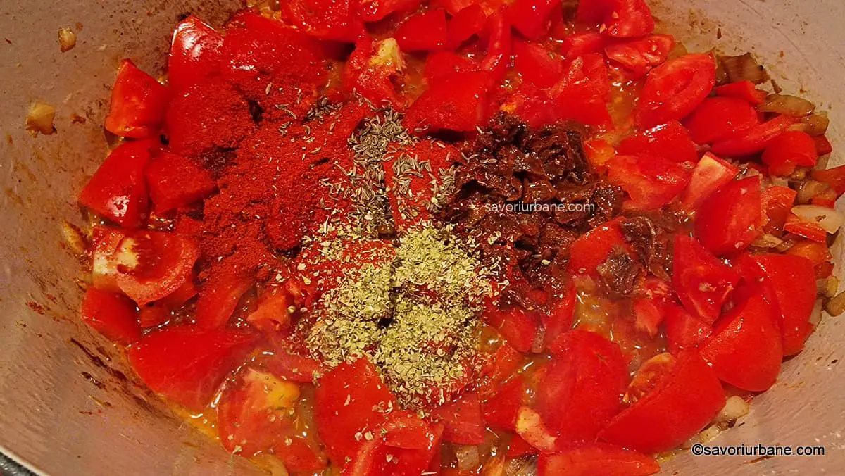 condimente oregano chimion boia dulce rosii uscate pentru sos de rosii