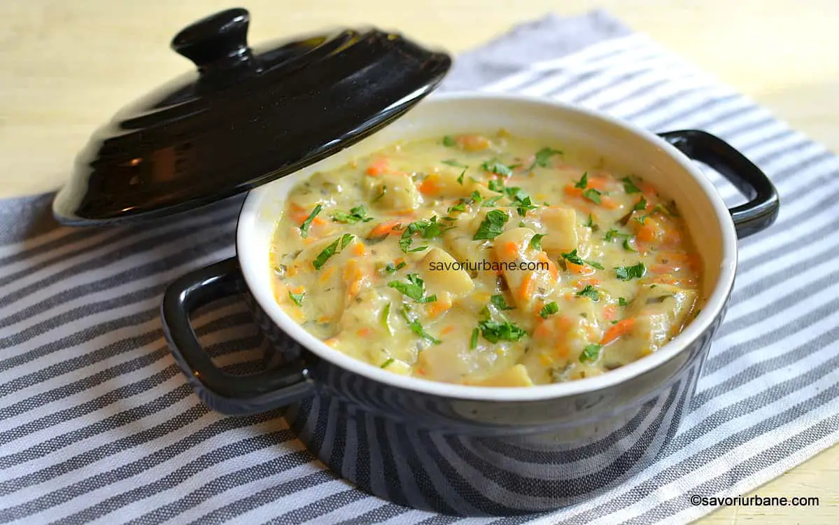 Servire fasole păstăi cu smântână, usturoi și morcovi - rețeta de mâncare cu sos cremos savori