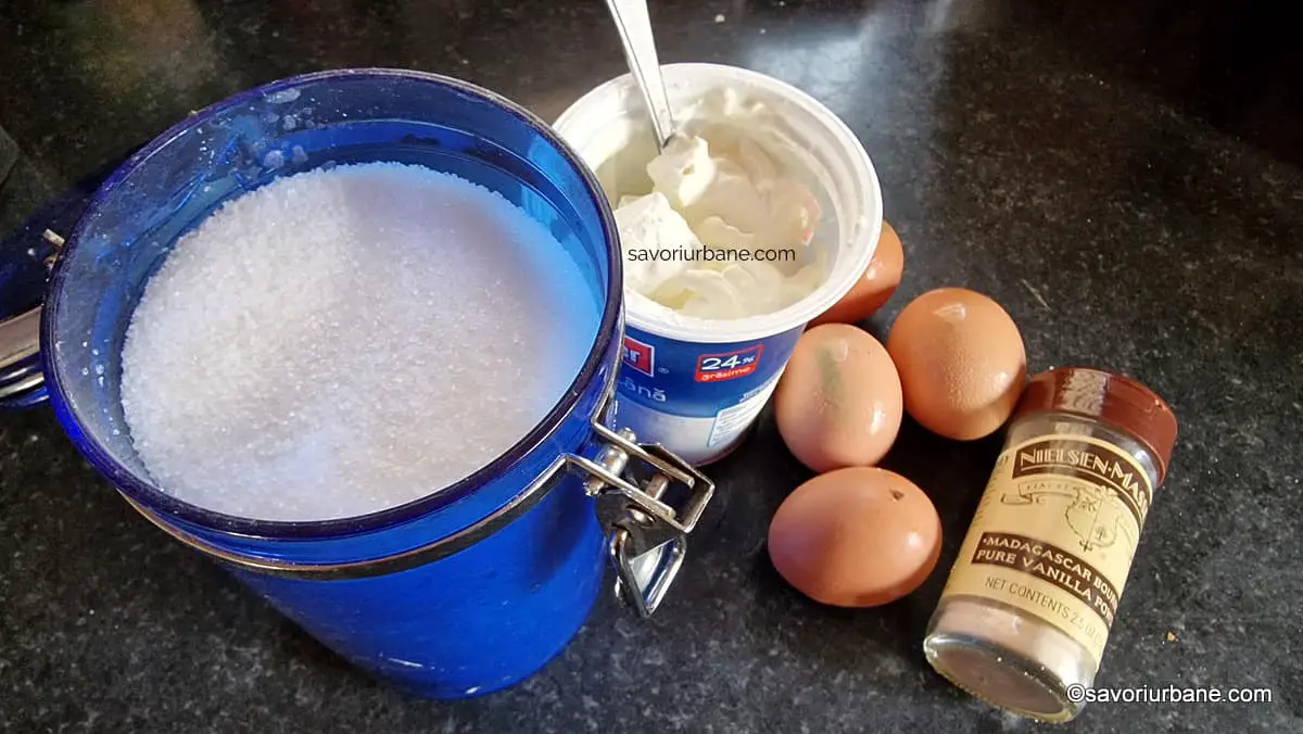 ingrediente crema de smantana groasa vanilata cu oua pentru lichiu
