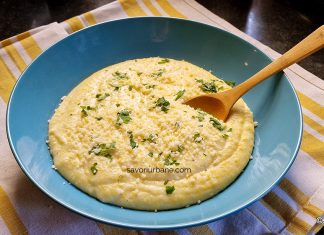 Mămăligă cremoasă cu smântână, lapte, unt și parmezan sau altă brânză Mămăligă cremoasă cu smântână, lapte, unt și parmezan sau altă brânză rețeta savori urbane