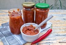 Sos picant de ardei iuți cu ardei copți, pentru iarnă – rețeta de sos chili dulceag-acrișor de casă Sos picant de ardei iuți cu ardei copți, pentru iarnă - rețeta de sos chili dulceag-acrișor de casă savori urbane