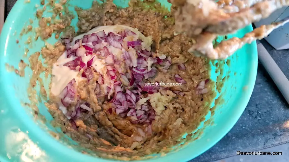 Mod de preparare salată orientală de vinete sau mutabbal savori (3)