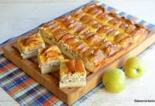 Prăjitură cu brânză și mere – cu blat pufos din aluat dospit Prăjitură cu brânză și mere - cu blat pufos reteta savori urbane