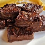 Prăjitura cu pere invizibile și ciocolată – cu crustă caramelizată