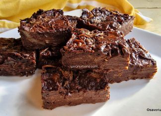 Prăjitura cu pere invizibile și ciocolată – cu crustă caramelizată Prăjitura cu pere invizibile și ciocolată reteta savori urbane