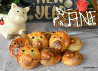 Pogăcele purceluși de Anul Nou (Revelion) – rețeta de pogăci pufoase cu brânză sărată Purceluși de Anul Nou (Revelion) - pogăcele pufoase cu brânză sărată reteta savori urbane