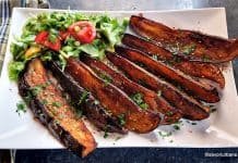 Vinete rumenite la air fryer sau cuptor – cu usturoi și ierburi aromatice, în stil arăbesc (de post) Vinete rumenite la air fryer sau cuptor - cu usturoi și ierburi aromatice (de post) reteta savori urbane