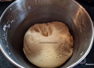 Aluat de sărățele cu untură, telemea și smântână – rețeta foarte spornică + VIDEO Aluat de sărățele cu untură, telemea și smântână - rețeta foarte spornică savori urbane