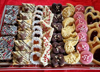 Aluat fraged cu marțipan sau migdale măcinate și smântână – pentru fursecuri, foi, tarte, prăjituri Aluat fraged cu marțipan sau migdale măcinate și smântână - pentru fursecuri, foi, tarte, prăjituri savori urbane