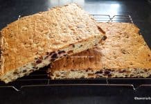 Blat pufos din albușuri cu nucă și fructe confiate pentru prăjituri și torturi – rețeta de chec la tavă mare Blat pufos din albușuri cu nucă și fructe confiate pentru prăjituri și torturi - rețeta de chec la tavă rorunda sau dreptunghiulara