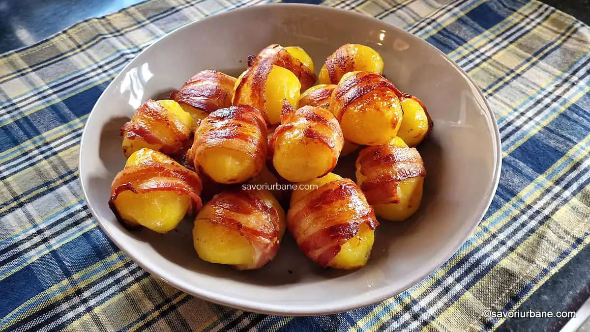 Cartofi înveliți în bacon, rumeniți la cuptor - rețeta de garnitură delicioasă de cartofi copți rețeta savori urbane